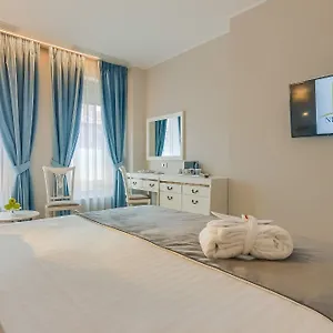 New Era Old Town Parking With Fee Nearby Hotell Bukarest